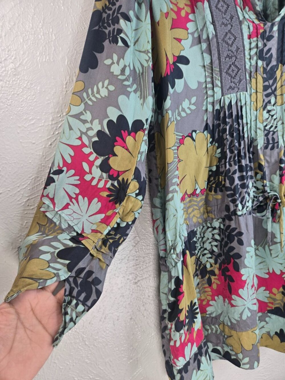 Johnny Was 100% Silk Tunic Dress M Floral Embroidered Pintuck Artsy Cottage - Picture 9 of 11